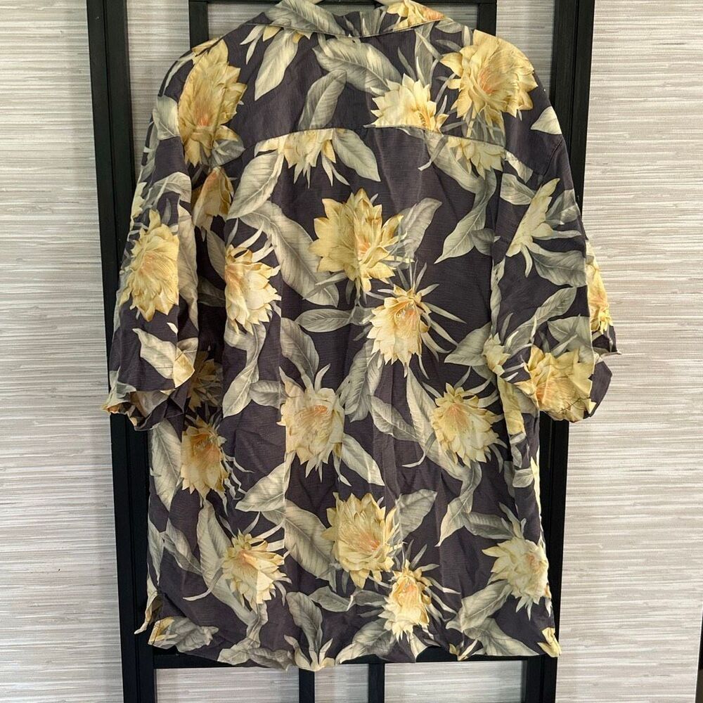 Tommy Bahama vintage 100% silk gray yellow Hawaiian short sleeve 100% silk butto - Picture 5 of 5
